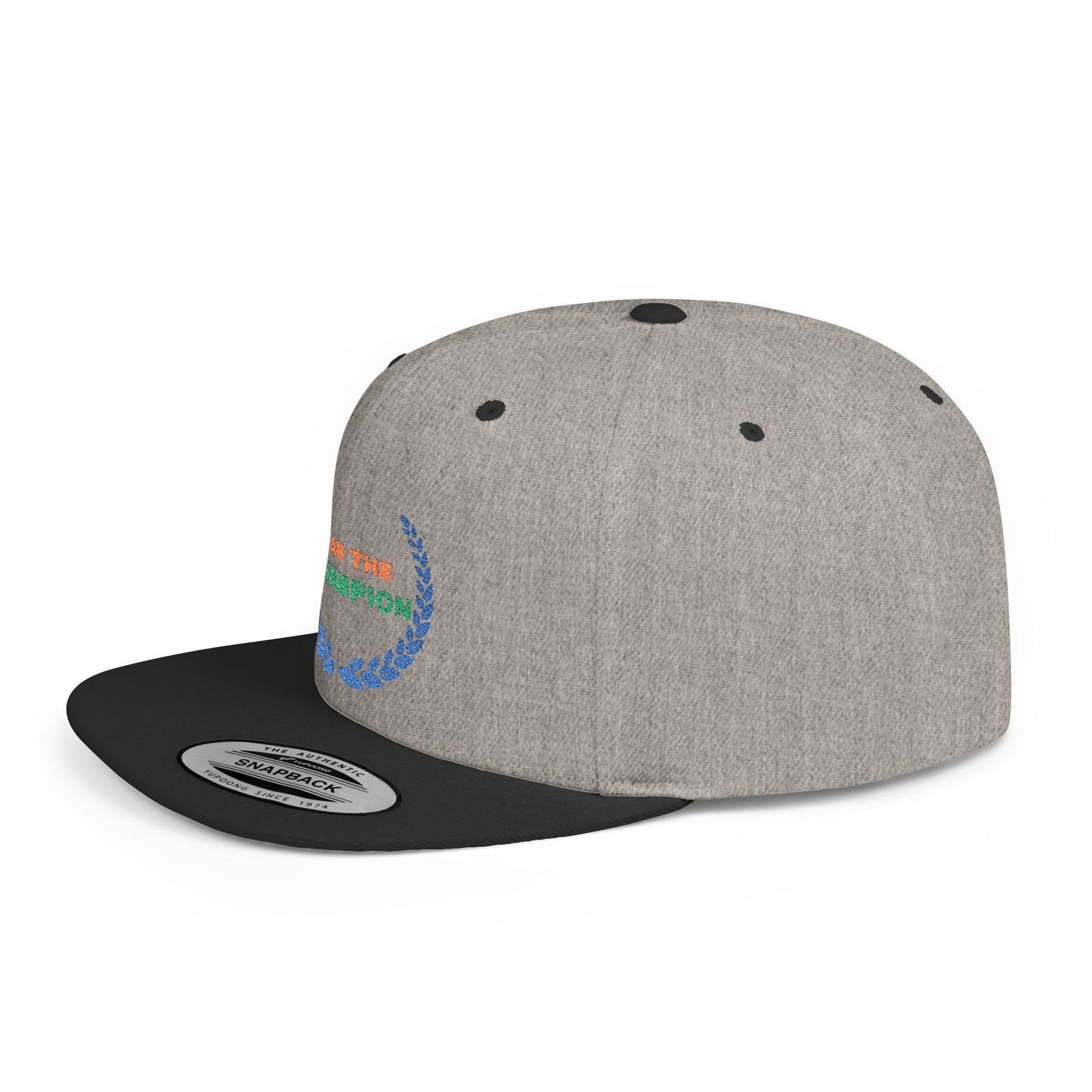 Découvrez la casquette Champion Snapback : une casquette à visière plate ajustable et élégante pour adultes. Idéale pour un look streetwear, les événements en plein air et comme cadeau. Résistante et confortable !
