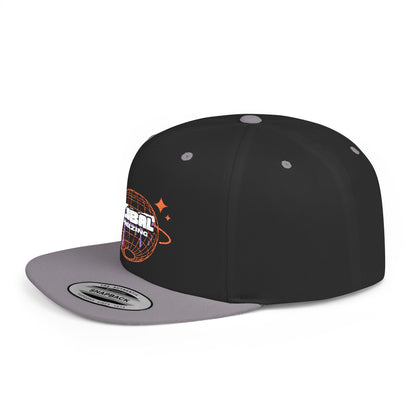 Casquette Snapback Global – casquette élégante à six panneaux ajustable pour hommes et femmes. Respirante, brodée et idéale comme cadeau ou pour un usage quotidien.