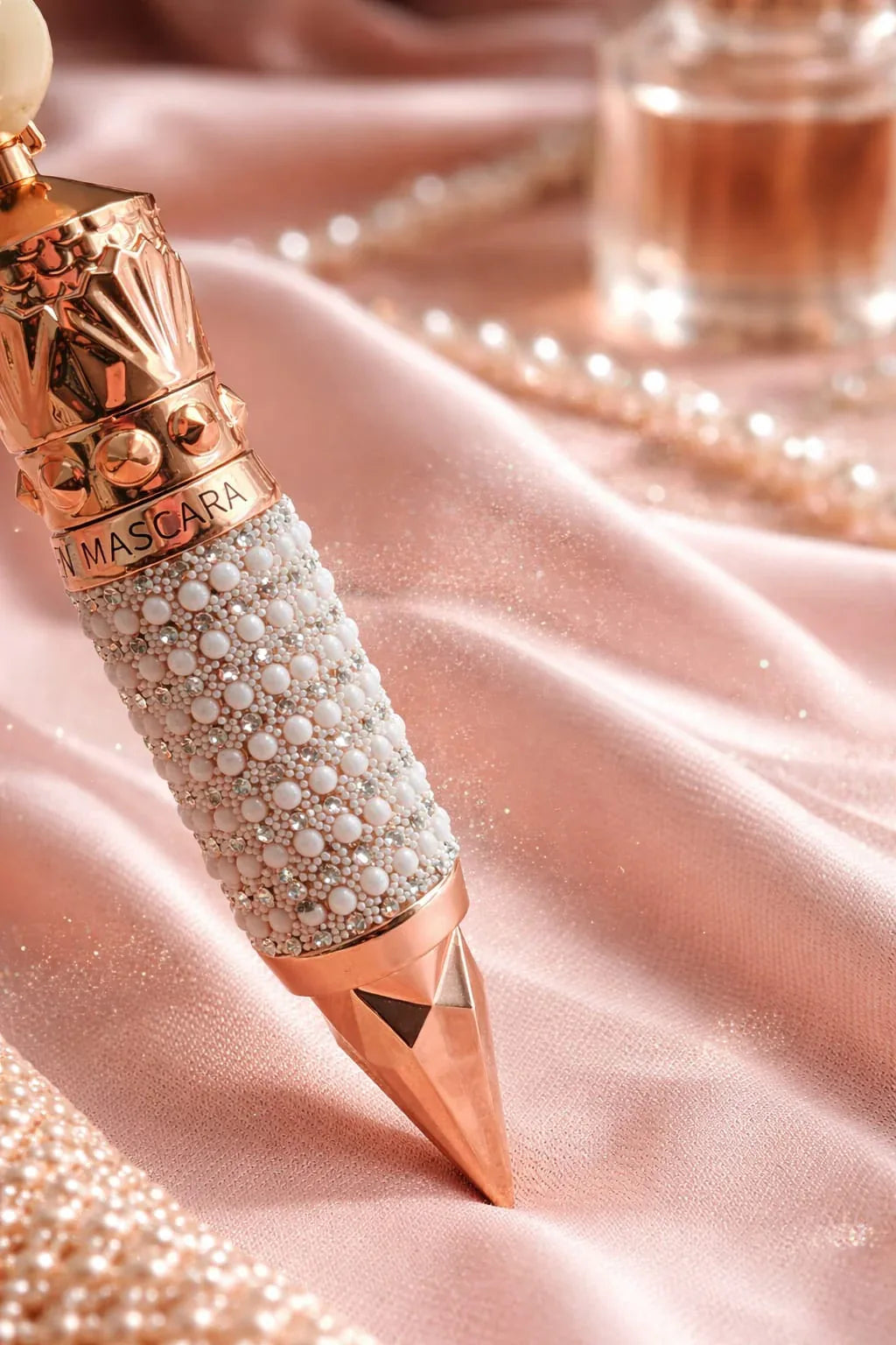 Luxury Pearl-Encrusted Mascara – Waterproof Volumizing & Lengthening Formula – Smudge-Proof High-Definition Lash Lift – Carbon Black - RizQ Life 