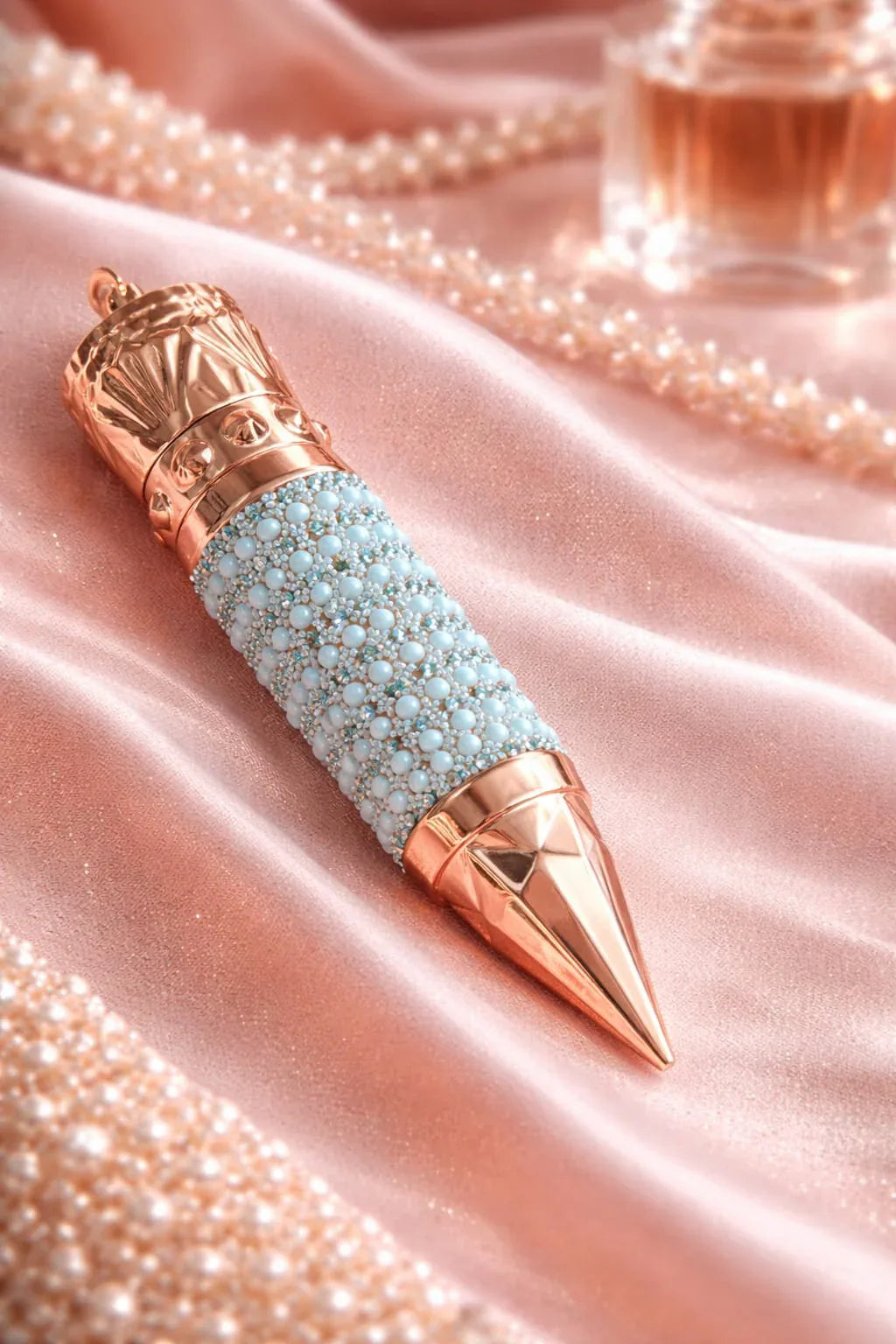 Luxury Pearl-Encrusted Mascara – Waterproof Volumizing & Lengthening Formula – Smudge-Proof High-Definition Lash Lift – Carbon Black - RizQ Life 