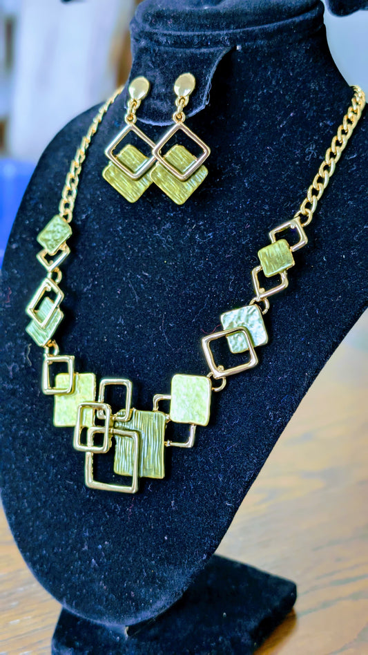 Geometric Gold Necklace Set with Matching Earrings – Elegant Statement Jewelry