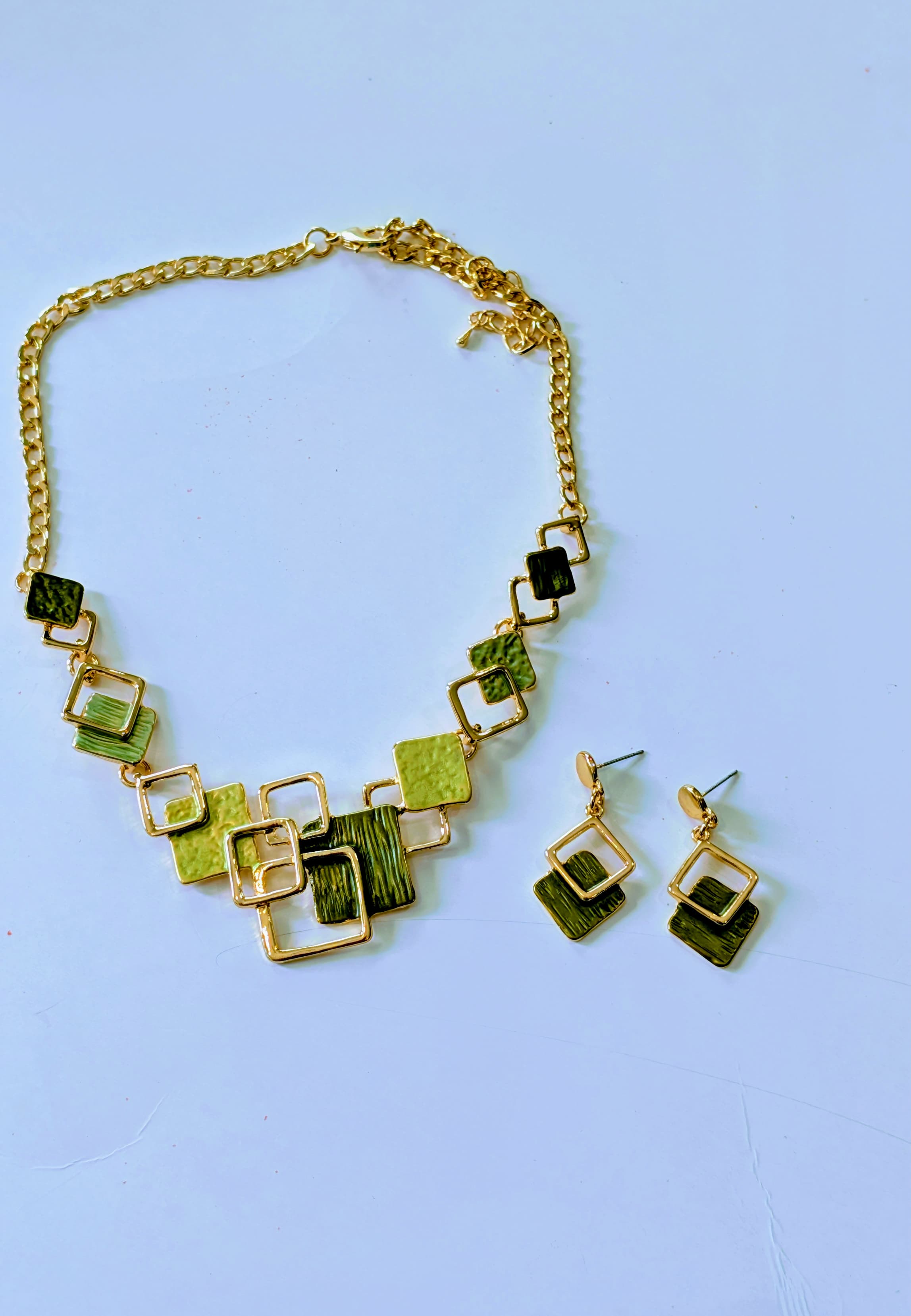 Geometric Gold Necklace Set with Matching Earrings – Elegant Statement Jewelry