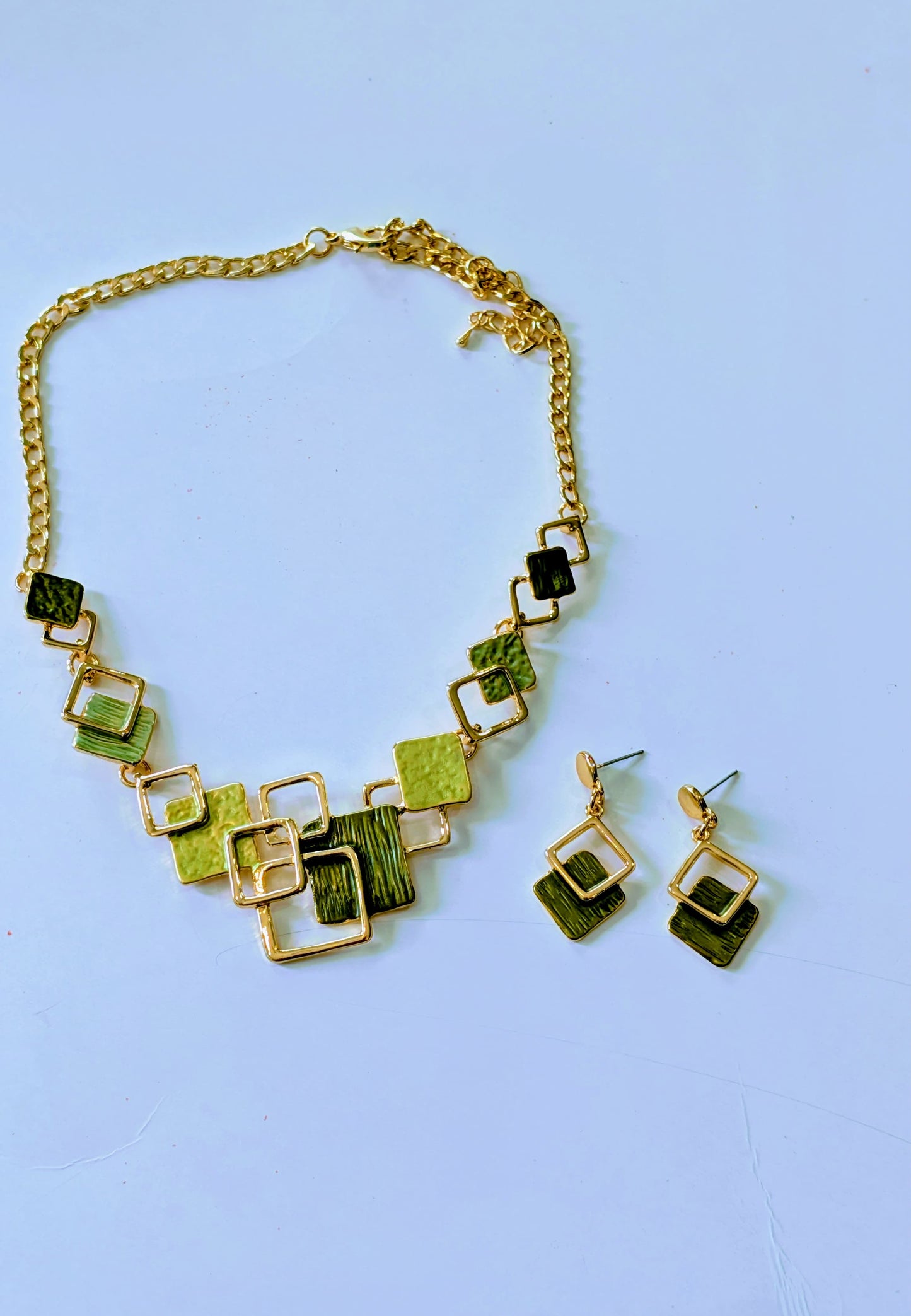 Geometric Gold Necklace Set with Matching Earrings – Elegant Statement Jewelry