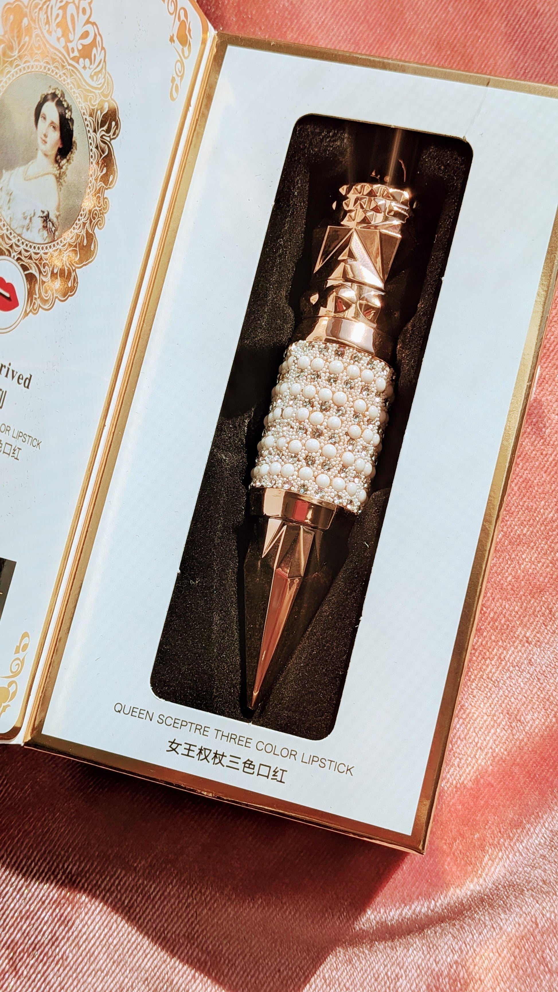 Magic Color-Changing Lipstick Necklace – Pearl & Gold pH-Balanced Lipstick - RizQ Life 