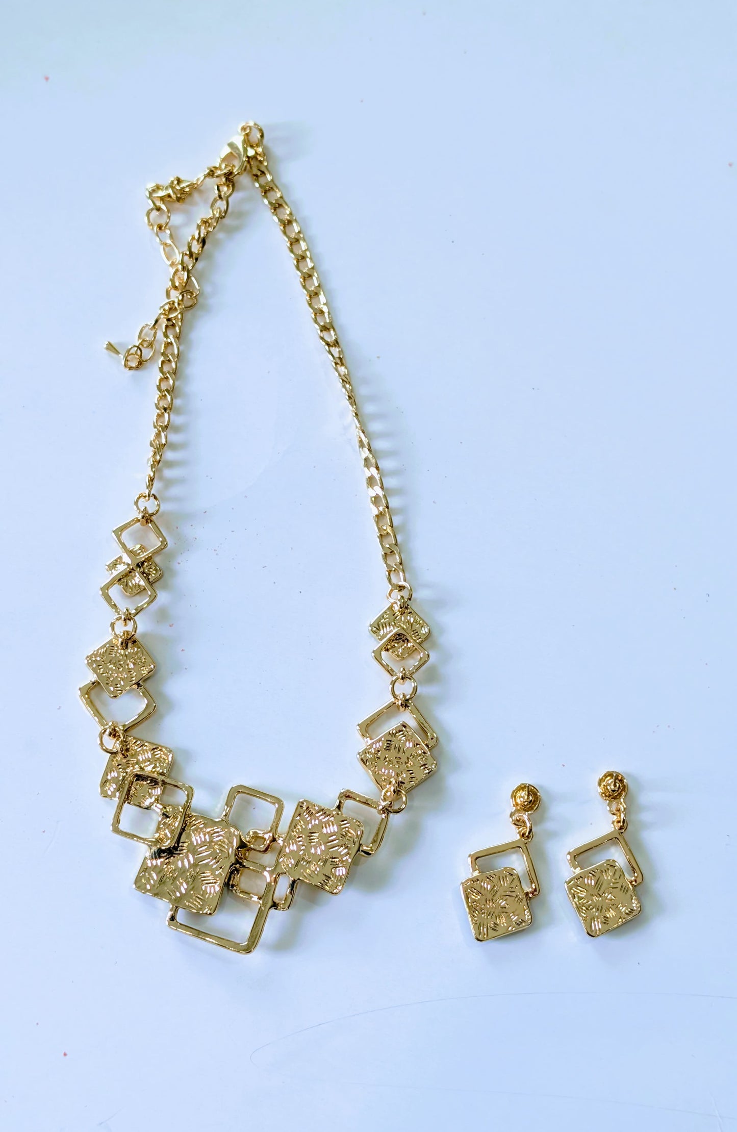 Geometric Gold Necklace Set with Matching Earrings – Elegant Statement Jewelry